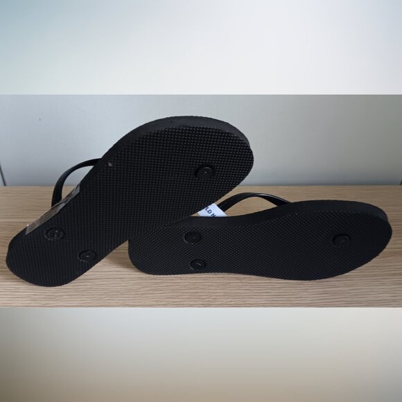 NWT Old Navy Flip Flops Black 7 - Picture 4 of 5